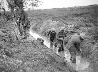 Первая битва при Пашендейле. Дренажные работы возле Сен-Жюльена 12 октября 1917 года