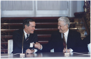 Президенты Джордж Буш-старший и Борис Ельцин единственный едва ли могли предположить, когда подписали договор СНВ-2, что он будет «приостанавливаться»
