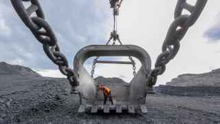 Угольные компании в огромных количествах зачерпывают доллары с мирового финансового рынка